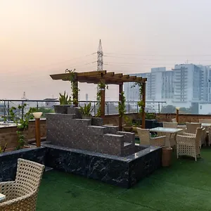 *** Hotel Platinum Palace Medanta Medicity India